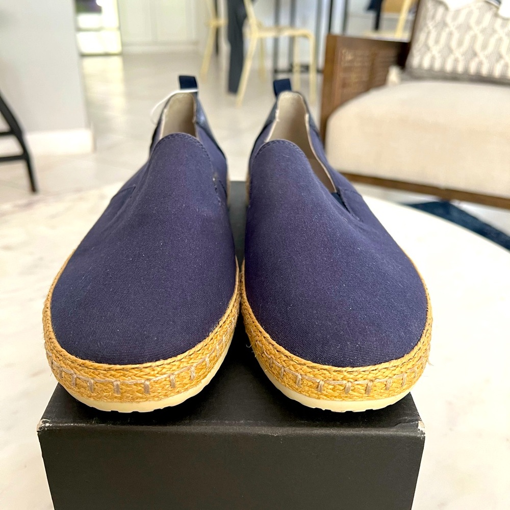 GEOX Respira Italian Patent Boat Shoes in Navy Blue - Size 11 US